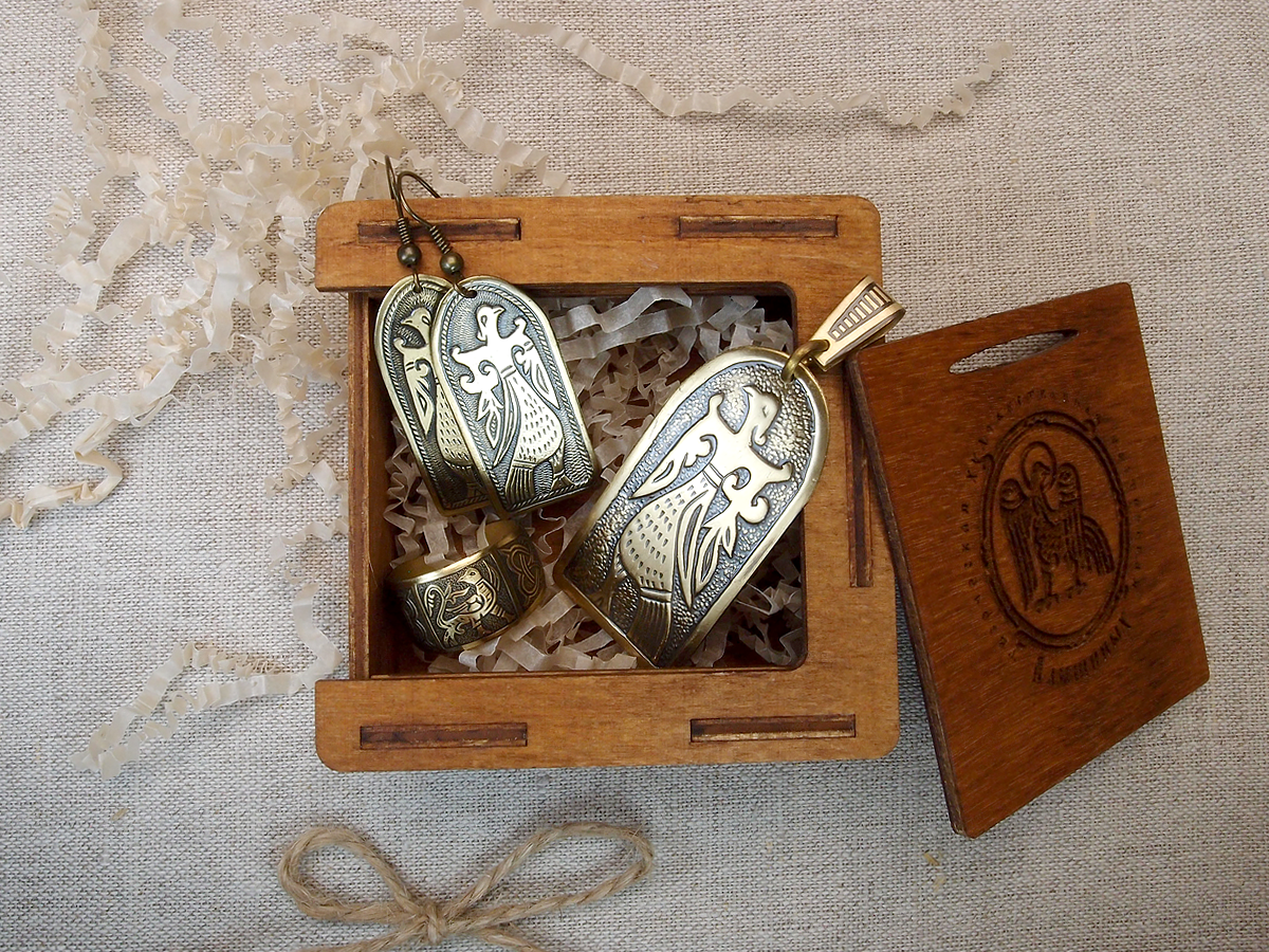 Jewelry set "Virgo Bird" in a gift box.