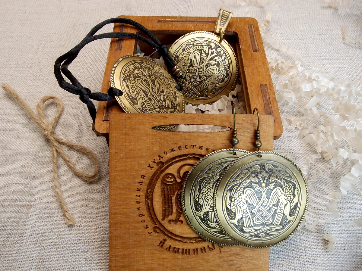 Jewelry set "Suzdal hawks" in a gift box.